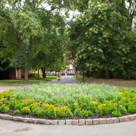 Blueground Vrsovice Near Renaissance-style Park Prg-7 * 布拉格
