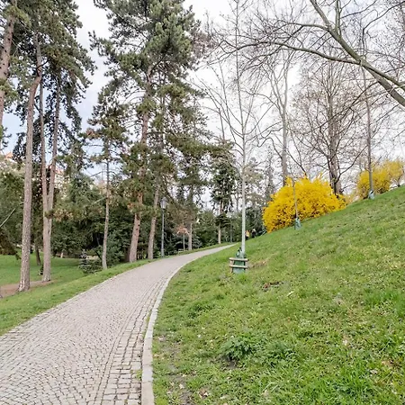 Blueground Vrsovice Near Renaissance-style Park Prg-7 *